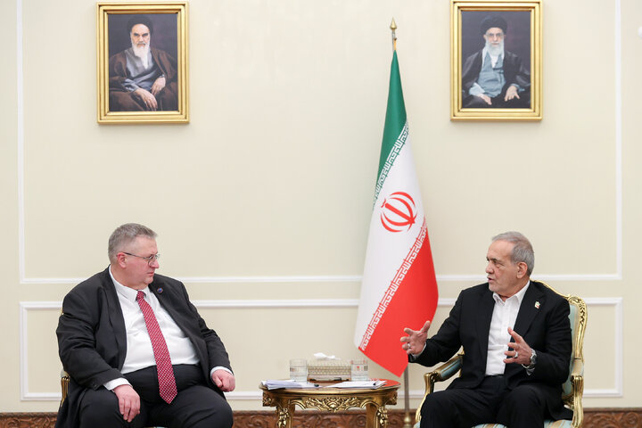 امضای معاهده جامع راهبردی میان ایران و روسیه از مهمترین جلوه‌های همکاری میان دو کشور است