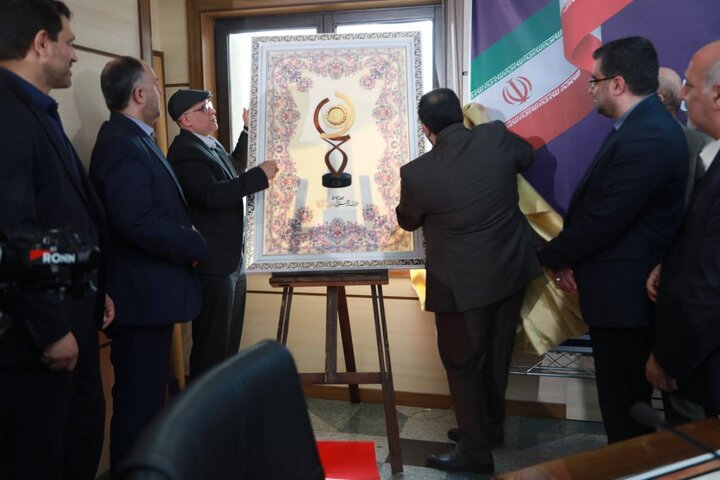 تندیس ملی حمایت از حقوق مصرف‌کنندگان رونمایی شد