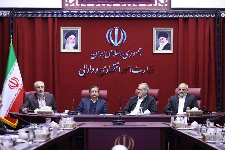 حضور سرزده پزشکیان در وزارت امور اقتصادی و دارایی