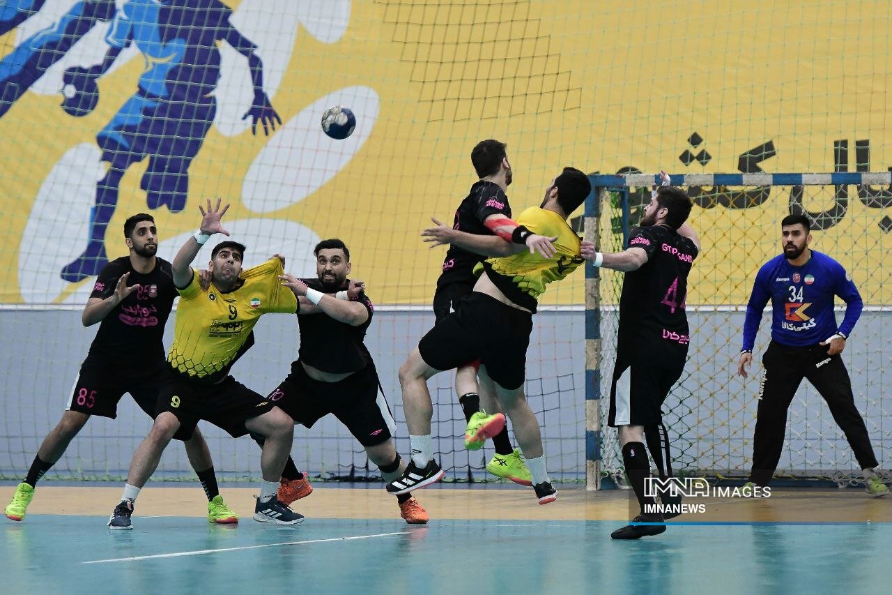 یک بام و دو هوای انحلال یا تیمداری گیتیپسند در هندبال و والیبال