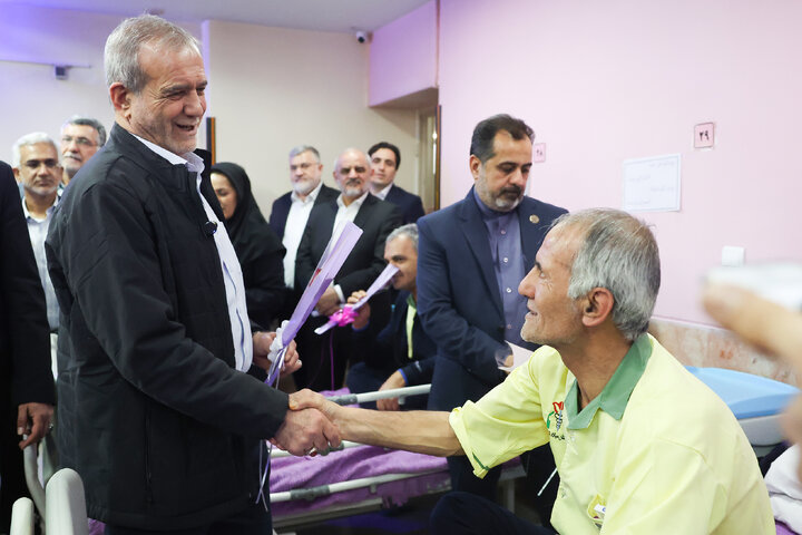 عیادت پزشکیان از جانبازان دوران هشت سال دفاع مقدس