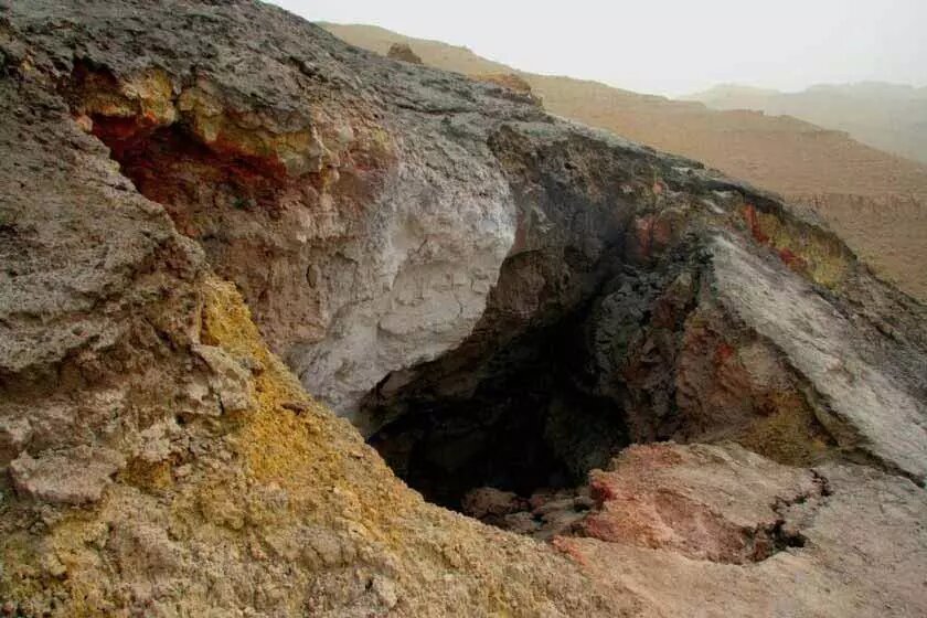 تشکوه و کوه سوخته؛ کوههای آتشینی که قرنهاست میسوزند