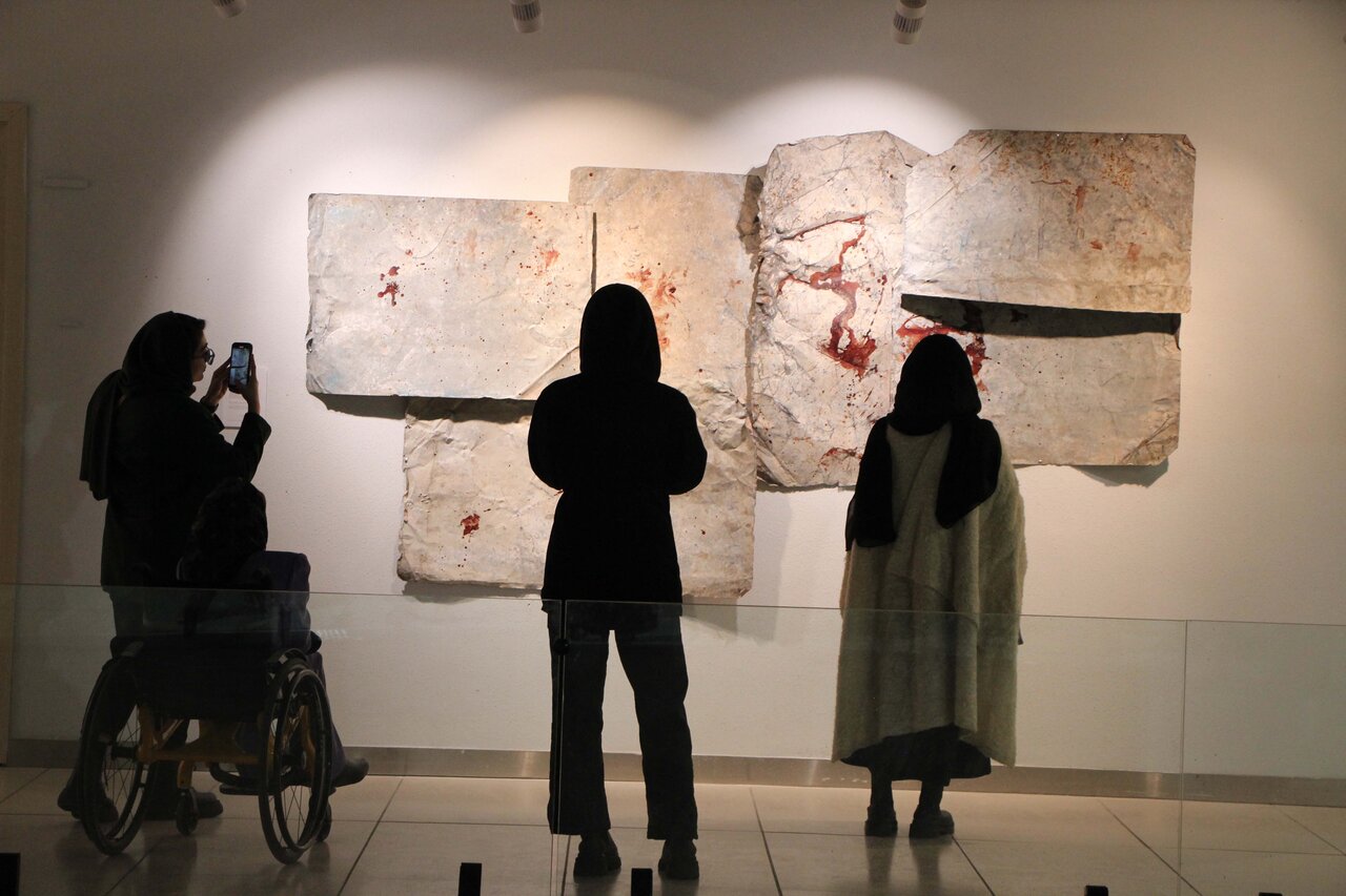 تجلی هنر معاصر و دغدغه‌های هنرمندان در نمایشگاه «سرزمین من» کرمان