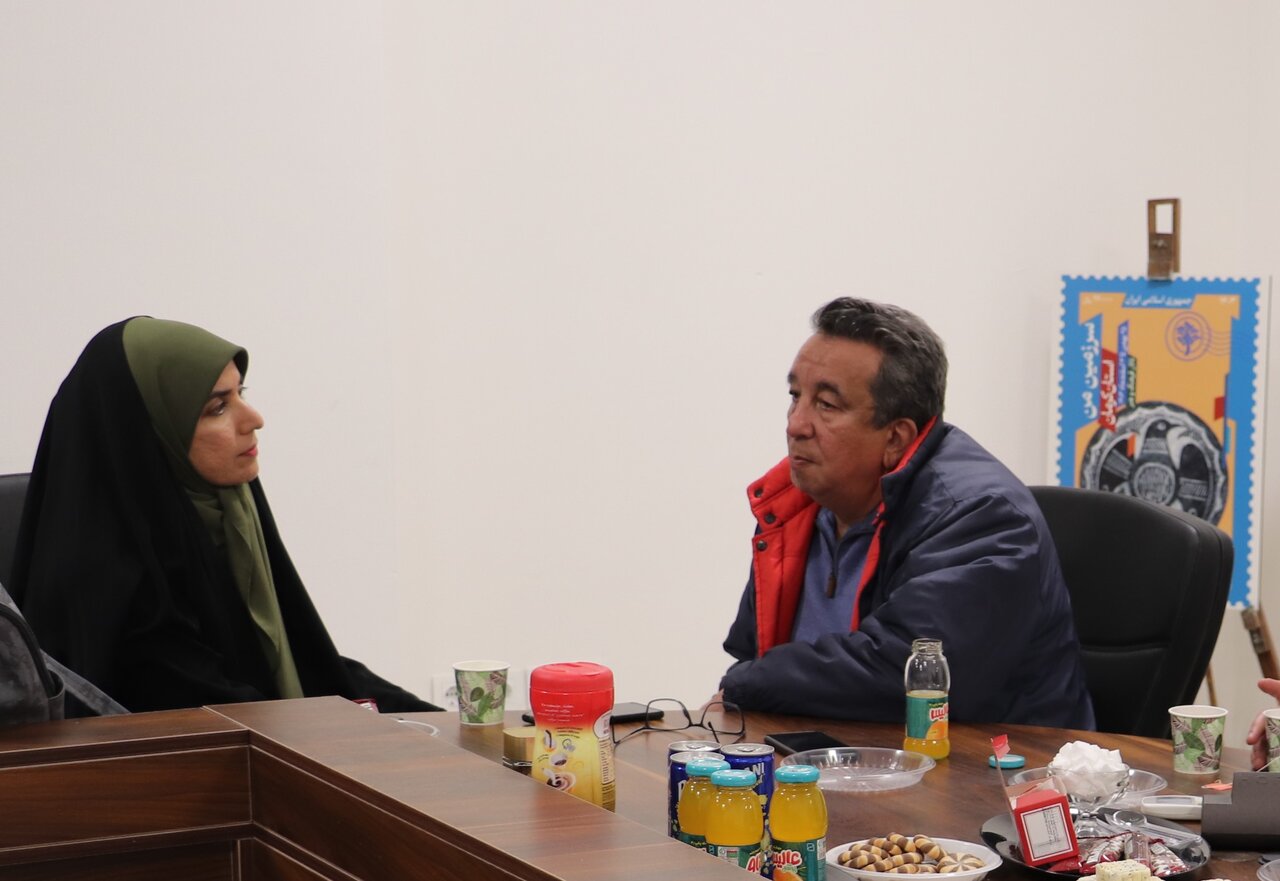 تجلی هنر معاصر و دغدغه‌های هنرمندان در نمایشگاه «سرزمین من» کرمان