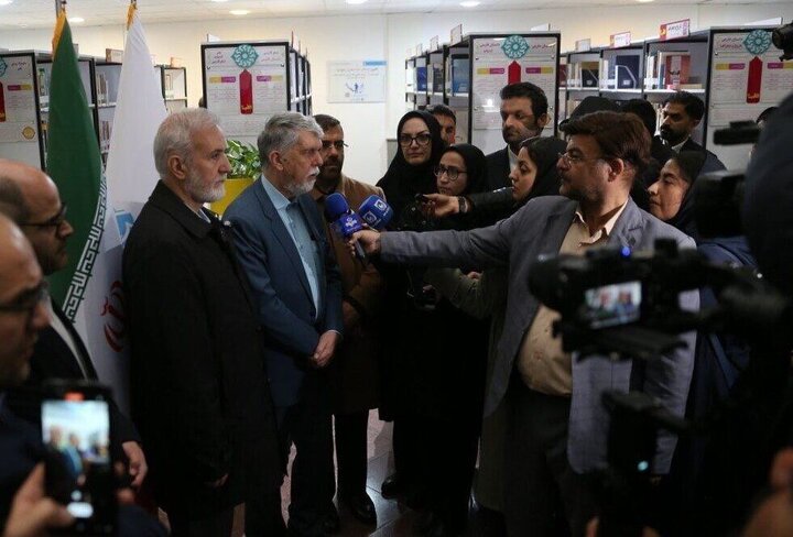 کتابخانه عمومی مکمل نهاد خانواده و نهاد مدرسه است