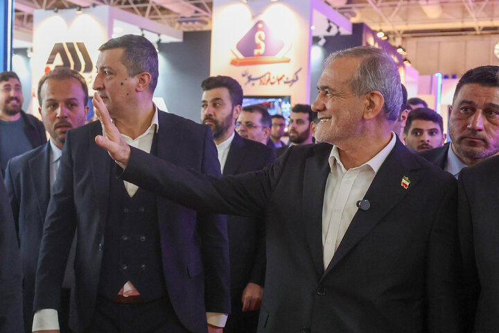 بازدید رئیس جمهور از نمایشگاه بینالمللی تجارت با اوراسیا