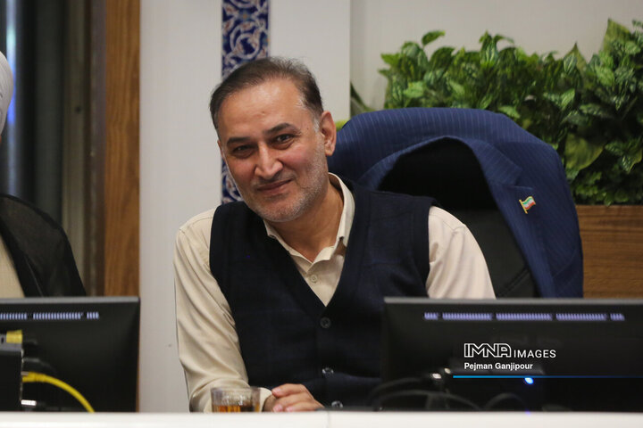 شهرداران و دهیاران بستر توسعه پایدار و عدالت‌محور را فراهم می‌آورند