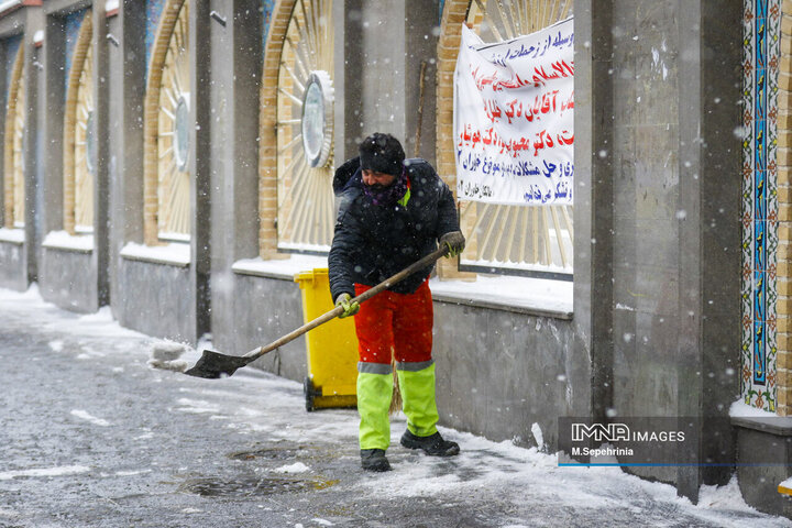 آماده باش نیروهای خدمات شهری شهرداری شهرکرد برای بارش‌های پیش‌رو