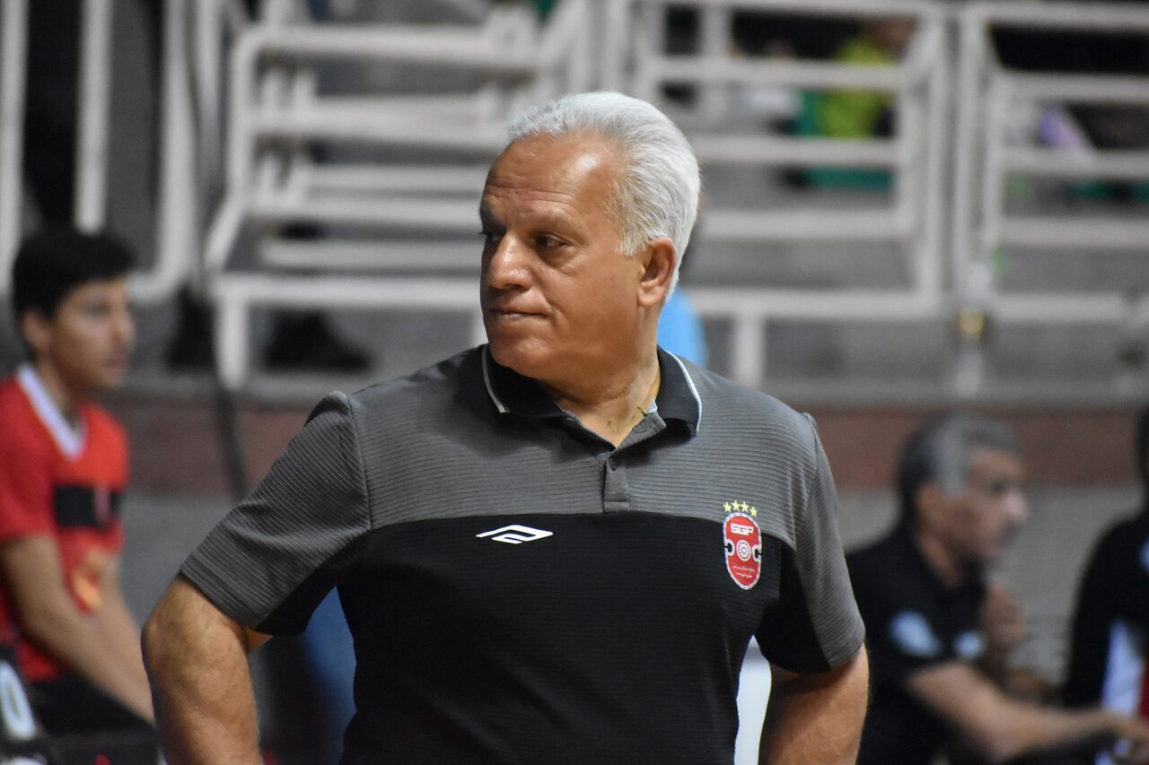 هم دستیها گریبان گیتی پسند را گرفت/ دیگر تیمداری نمیکنیم