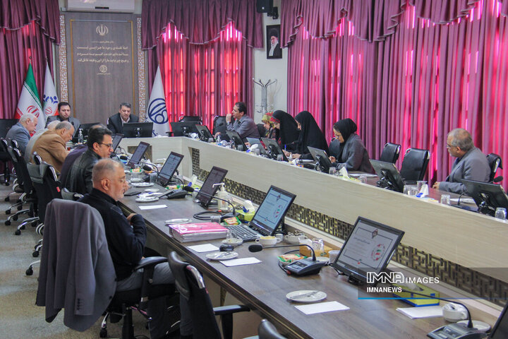 نشست خبری دبیر مجمع منتخبین مردم اصفهان در مجلس و شورای اسلامی شهر