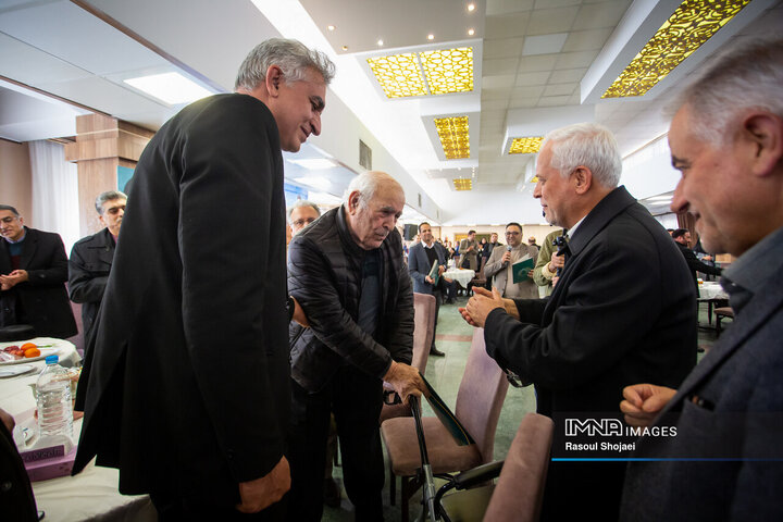 آیین نکوداشت کارکنان و پیشکسوتان مجموعه حقوقی شهرداری اصفهان