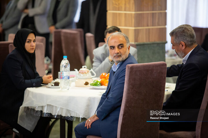 آیین نکوداشت کارکنان و پیشکسوتان مجموعه حقوقی شهرداری اصفهان