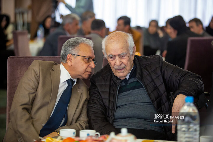 آیین نکوداشت کارکنان و پیشکسوتان مجموعه حقوقی شهرداری اصفهان