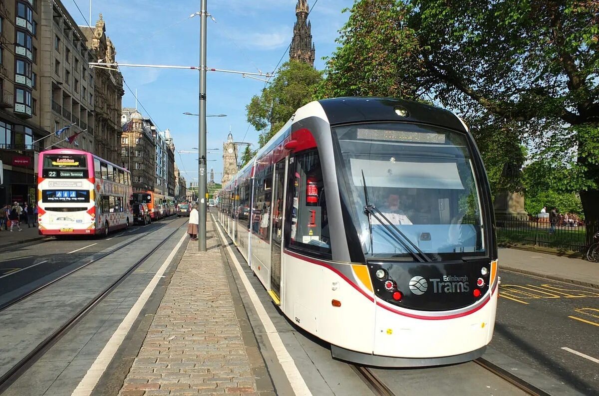 تراموا در تهران، راهحلی نوین یا چالشی جدید؟