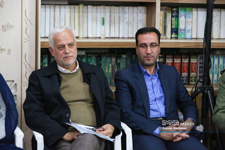 دیدار شهردار اصفهان با اهالی منطقه ۱۱ شهرداری