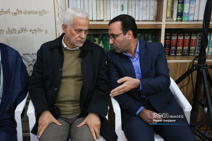 دیدار شهردار اصفهان با اهالی منطقه ۱۱ شهرداری