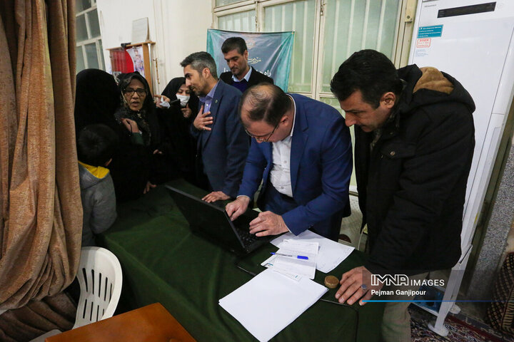 دیدار شهردار اصفهان با اهالی منطقه ۱۱ شهرداری