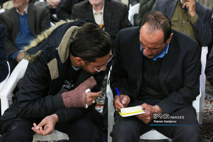 دیدار شهردار اصفهان با اهالی منطقه ۱۱ شهرداری