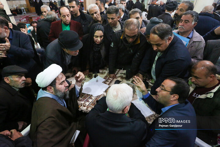 دیدار شهردار اصفهان با اهالی منطقه ۱۱ شهرداری