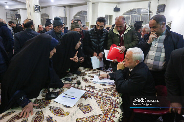 دیدار شهردار اصفهان با اهالی منطقه ۱۱ شهرداری