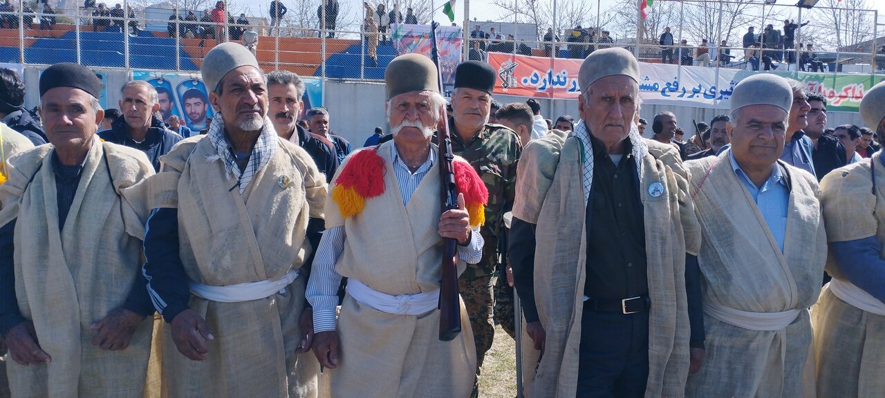 مردم با حضور در صحنههای حساس پشت دشمن را به خاک مالیدهاند