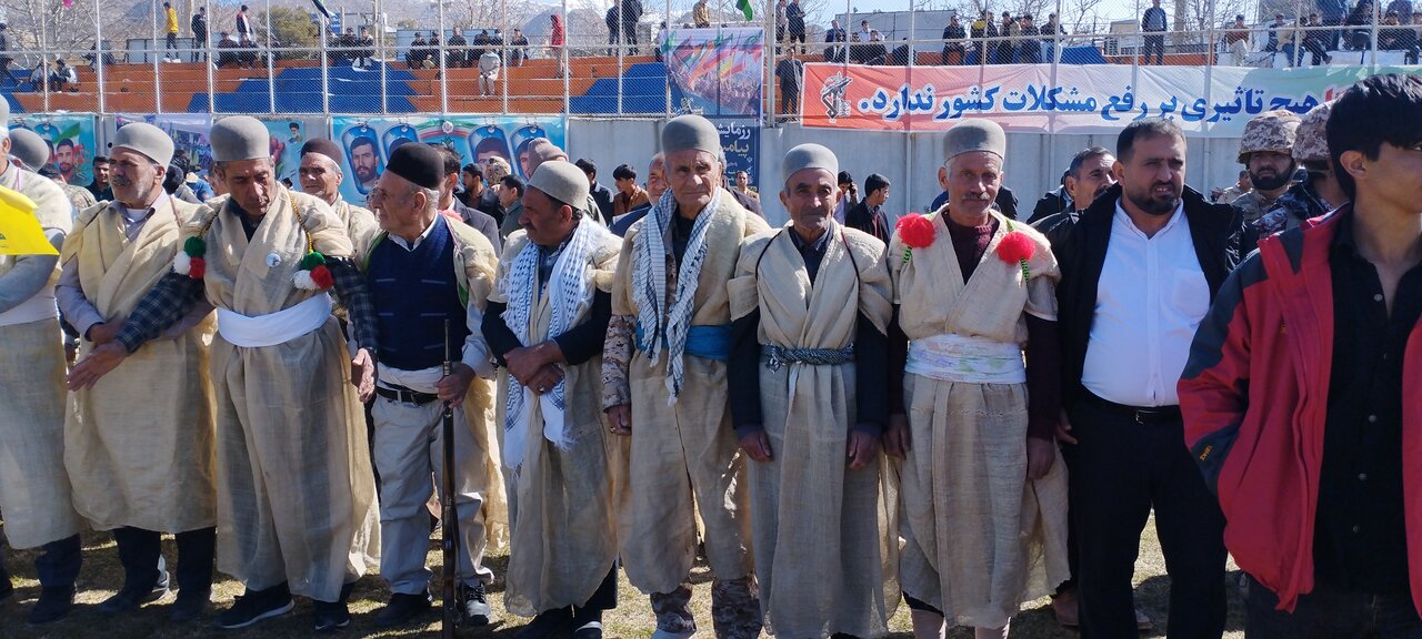 مردم با حضور در صحنههای حساس پشت دشمن را به خاک مالیدهاند