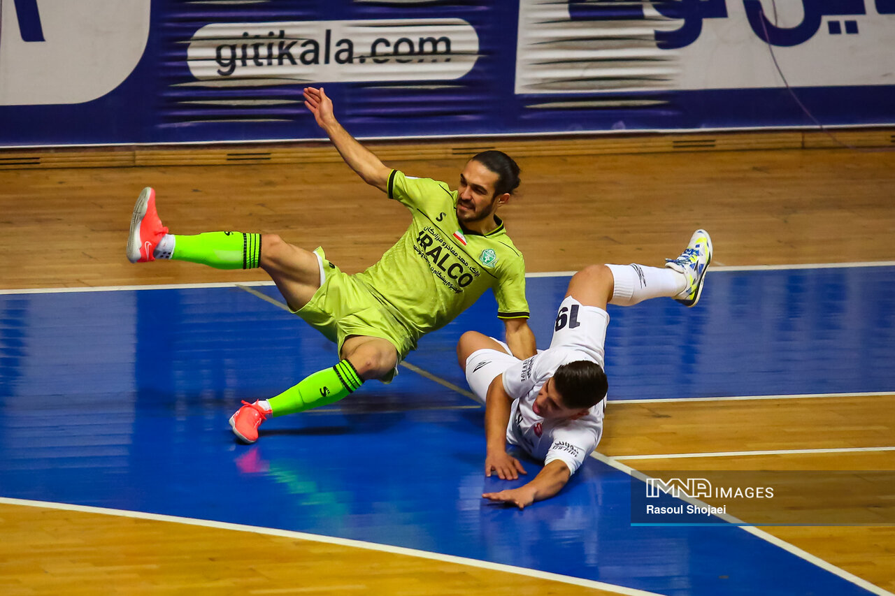 لیگ برتر فوتسال یا لیگ انصراف؟ هر هفته یک تیم کمتر!