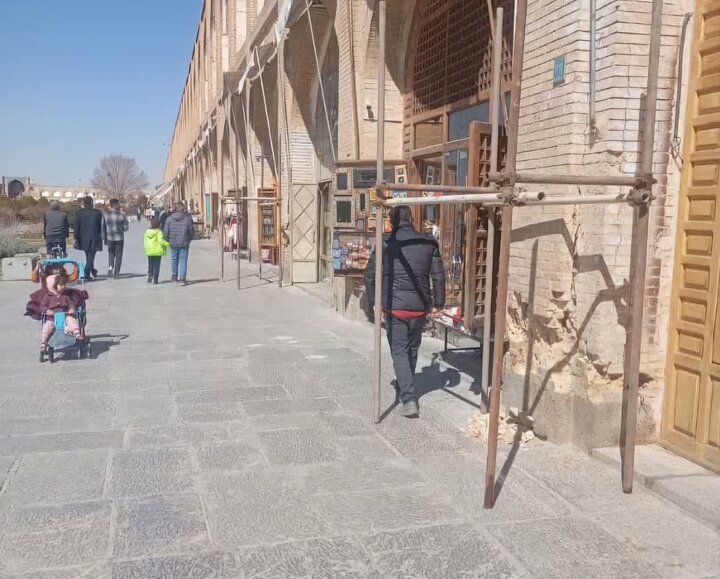 اجرای عملیات مرمت جداره‌های میدان جهانی امام(ره)