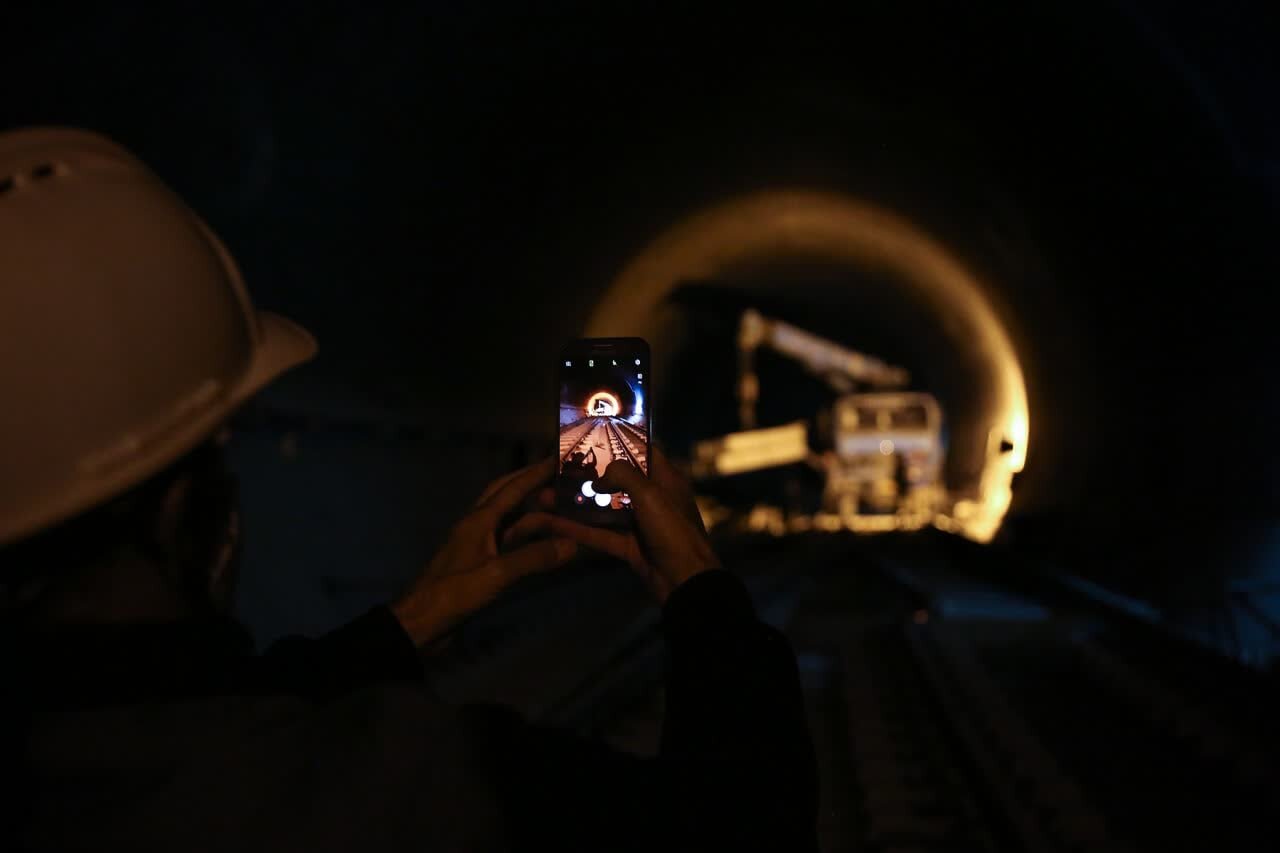 مترو در ایرانِ ۱۴۰۴؛ توسعه نامتوازن، تجهیزات گران و چالش &nbsp;۲۰۰۰ واگن