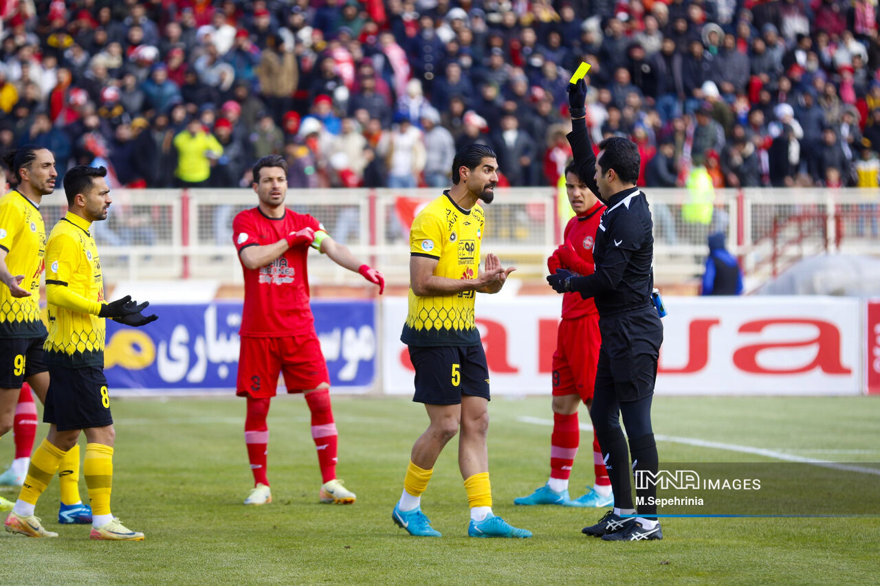 قضاوت در میدان مین؛ داوران ایرانی زیر فشار VAR