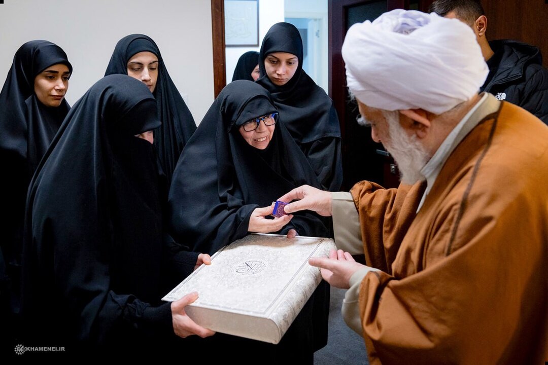 دیدار نماینده رهبر انقلاب با خانوادههای فرماندهان شهید حزبالله