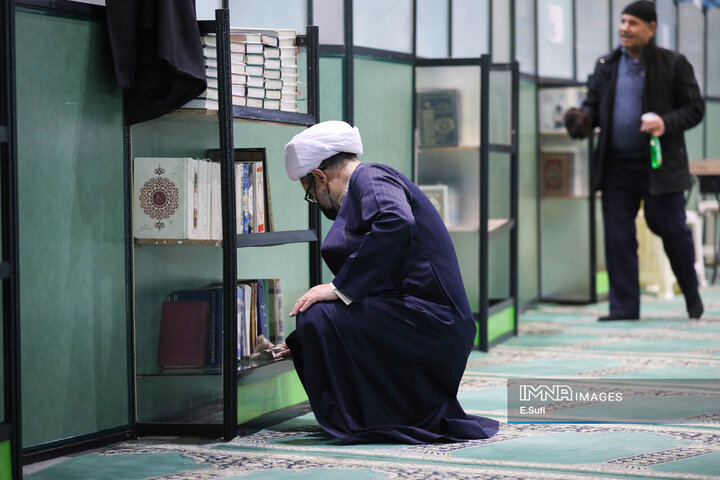 غبارروبی مساجد در آستانه ماه مبارک رمضان