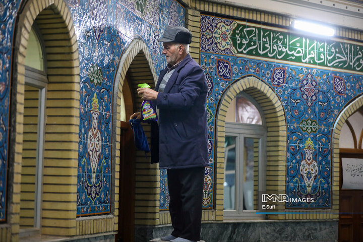 غبارروبی مساجد در آستانه ماه مبارک رمضان