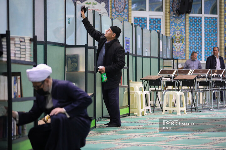 غبارروبی مساجد در آستانه ماه مبارک رمضان