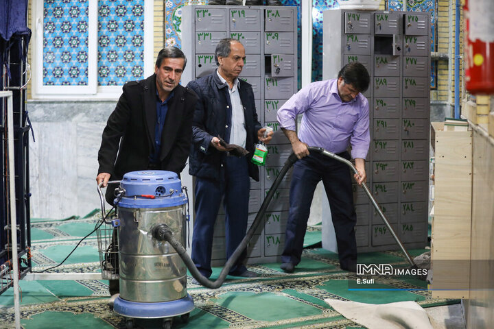 غبارروبی مساجد در آستانه ماه مبارک رمضان