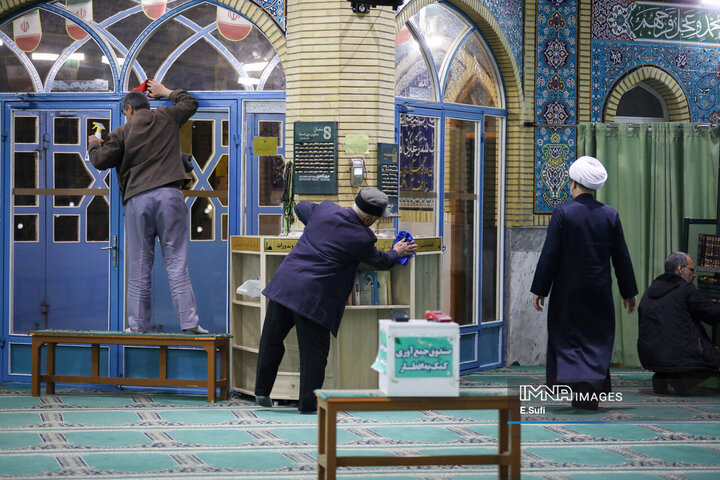 غبارروبی مساجد در آستانه ماه مبارک رمضان