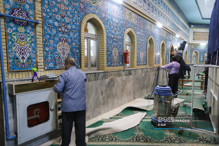 غبارروبی مساجد در آستانه ماه مبارک رمضان