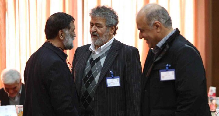 در مجمع انتخاباتی فدراسیون فوتبال غریب بودم