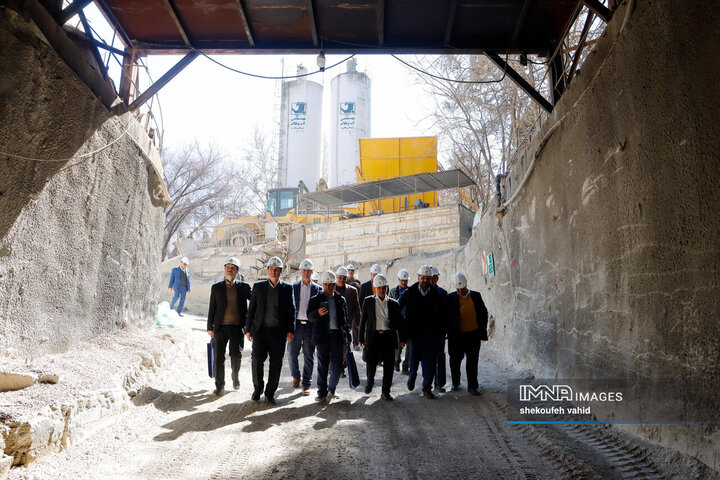 بازدید رؤسای کمیسیون فرهنگی شوراهای اسلامی مرکز شهرستان اصفهان از پروژه خط 2 مترو