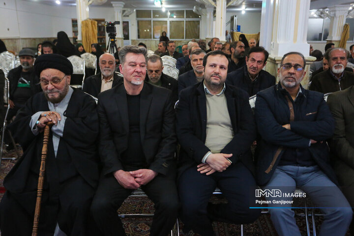 آیین رونمایی از نمادهای نوری مساجد اصفهان