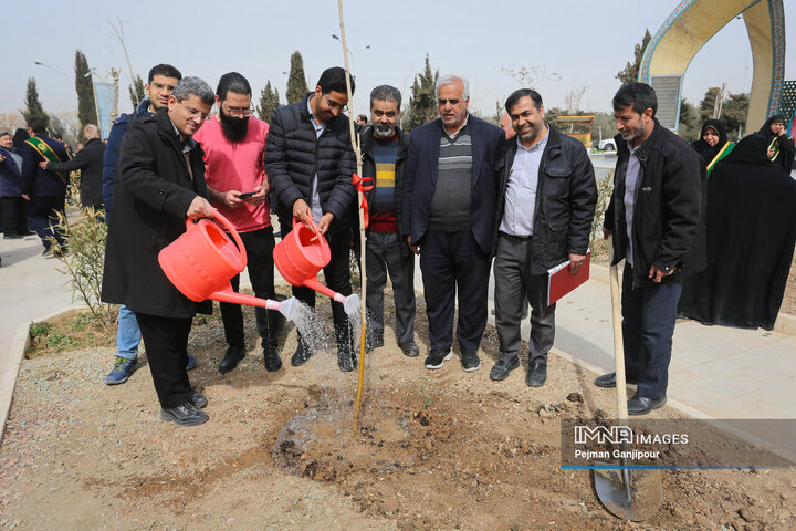 ویژه برنامه درختکاری «نهال ایثار»