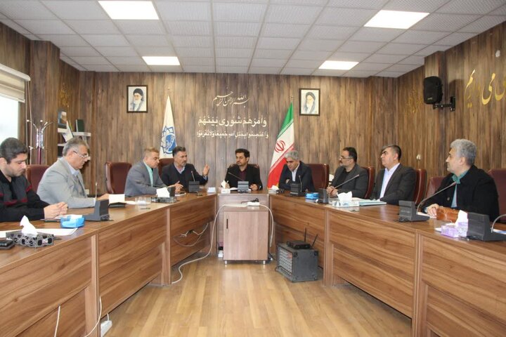 پرداخت به موقع حقوق کارکنان شهرداری سنندج در اولویت قرار گیرد