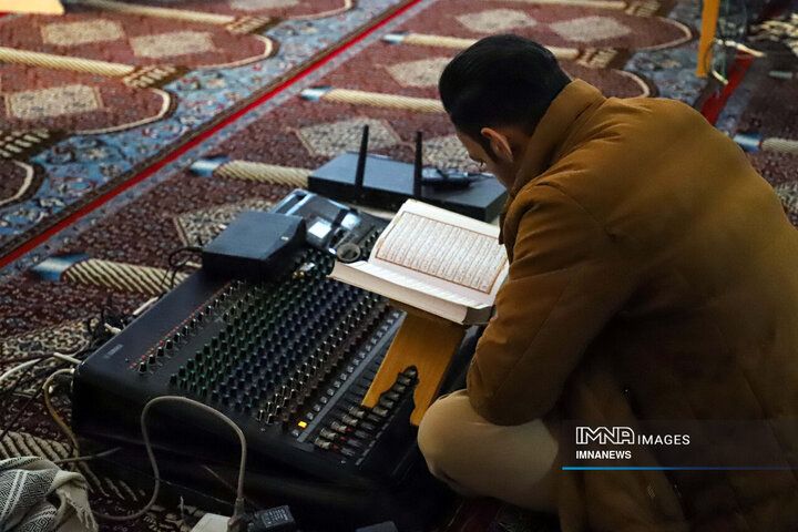 جزءخوانی قرآن کریم در مسجد جامع سنندج