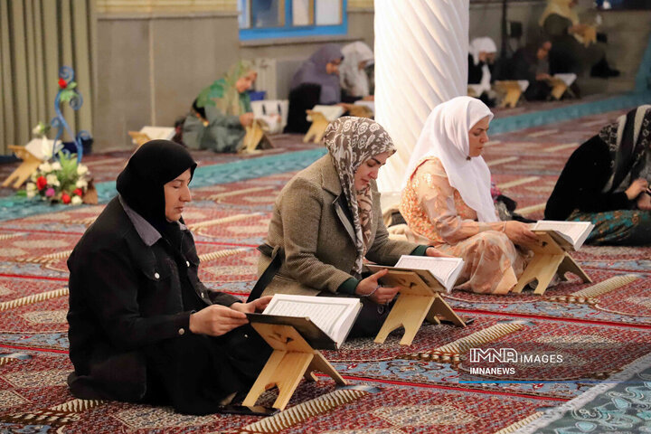 جزءخوانی قرآن کریم در مسجد جامع سنندج