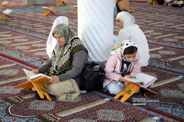 جزءخوانی قرآن کریم در مسجد جامع سنندج