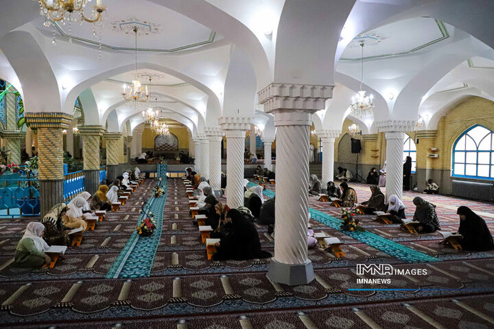 جزءخوانی قرآن کریم در مسجد جامع سنندج