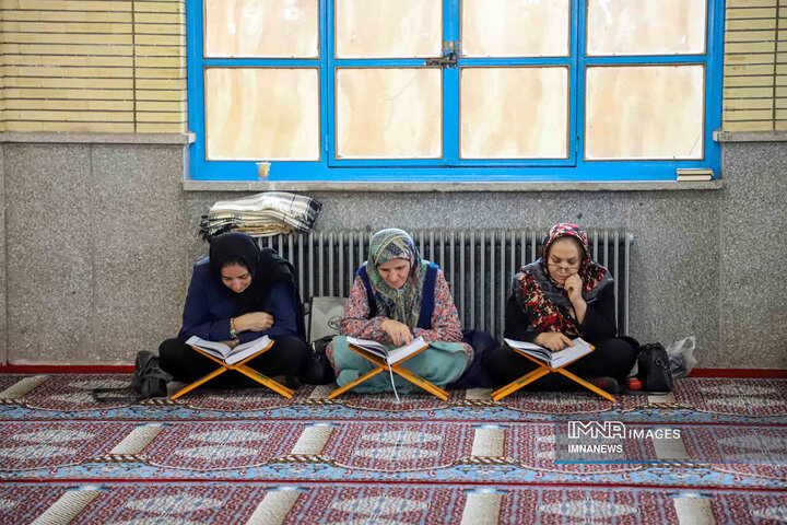 جزءخوانی قرآن کریم در مسجد جامع سنندج