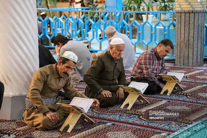 جزءخوانی قرآن کریم در مسجد جامع سنندج