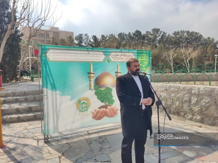 اجرای ۲ پویش ملی درختکاری در پایانه کاوه با حضور خادمان آستان قدس رضوی