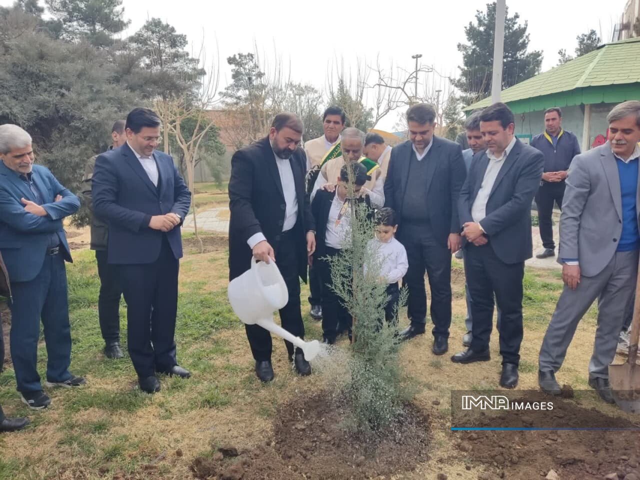 اجرای ۲ پویش ملی درختکاری در پایانه کاوه با حضور خادمان آستان قدس رضوی